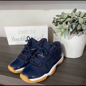 AIR JORDAN 11 GS RETRO LOW 'NAVY GUM'(BOYS YOUTH SIZE)